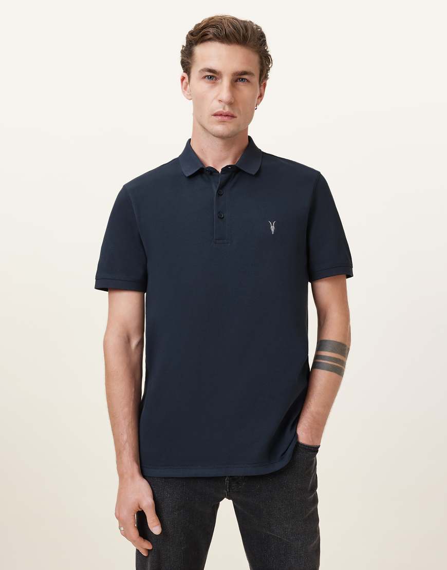 AllSaints - Reform - Kurzärmliges Polohemd in Weidenblau AllSaints - Reform - Kurzärmliges Polohemd in Weidenblau von AllSaints