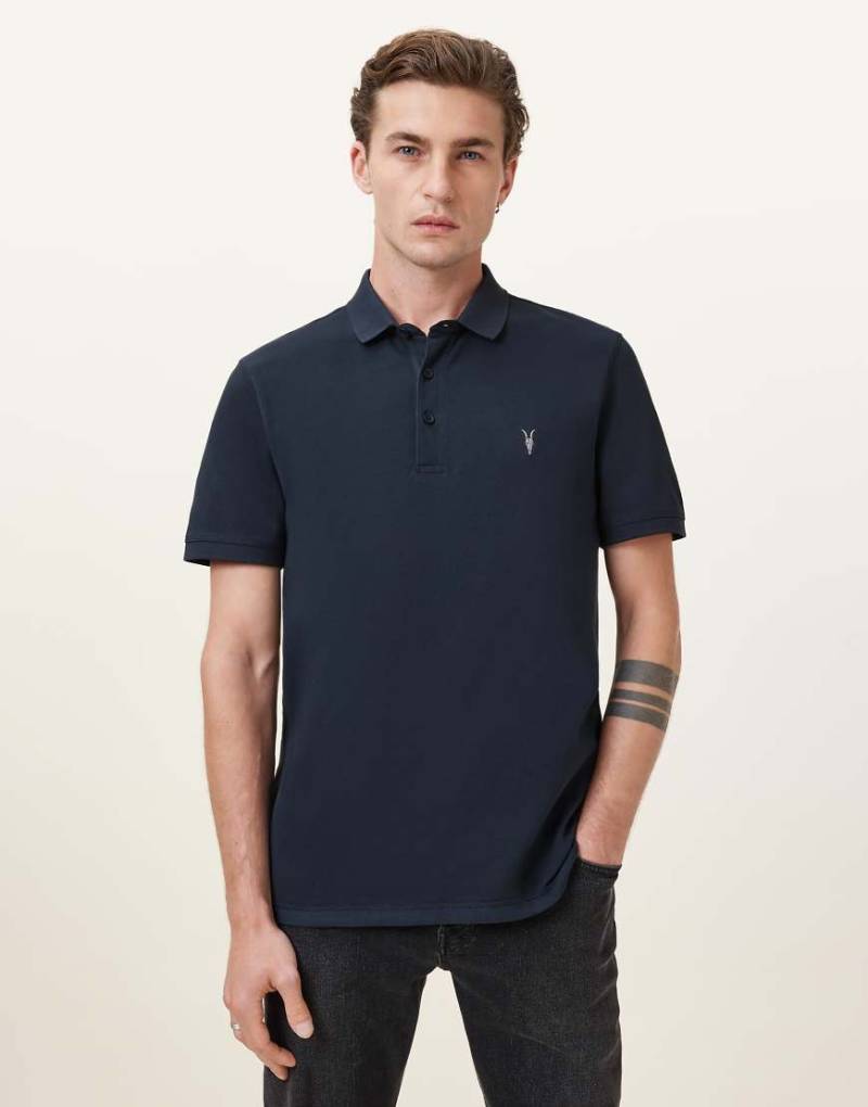AllSaints - Reform - Kurzärmliges Polohemd in Weidenblau von AllSaints