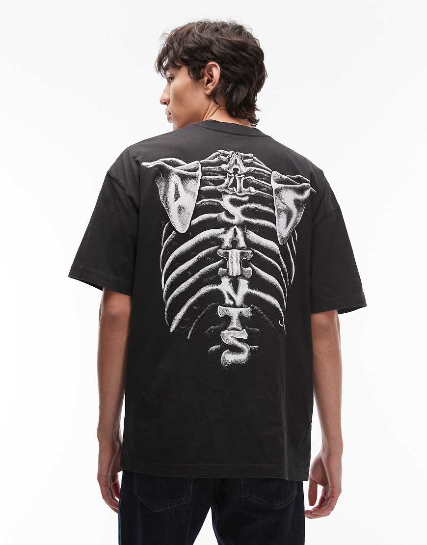AllSaints - T-Shirt in Schwarz mit Anatomie-Grafik von AllSaints