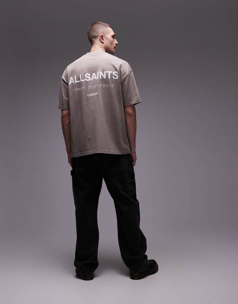 AllSaints - Underground - Oversize-T-Shirt in staubigem Hellbraun von AllSaints
