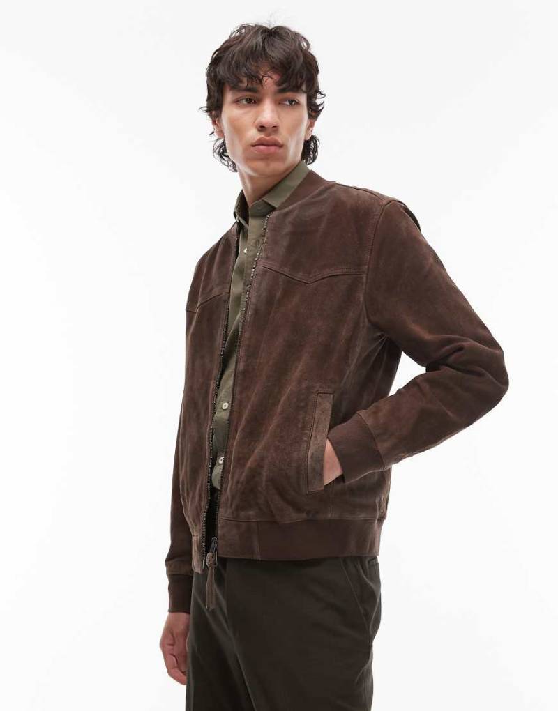 AllSaints - Zealand - Bomberjacke aus Wildleder in Braun-Brown AllSaints - Zealand - Bomberjacke aus Wildleder in Braun-Brown von AllSaints