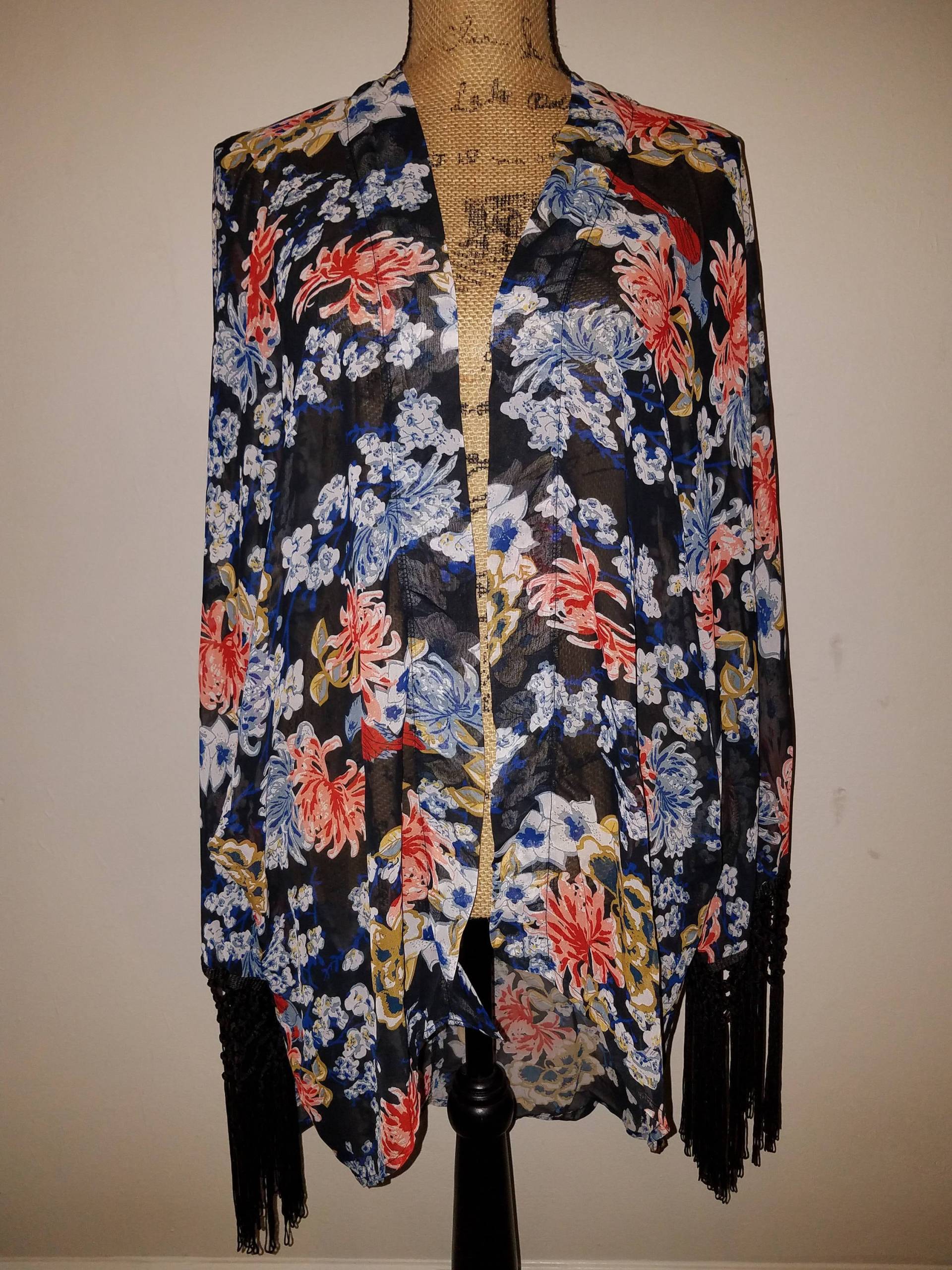 Blaue Fransen Blumen Kimono Robe Blaue Fransen Blumen Kimono Robe von AllScarvedUp