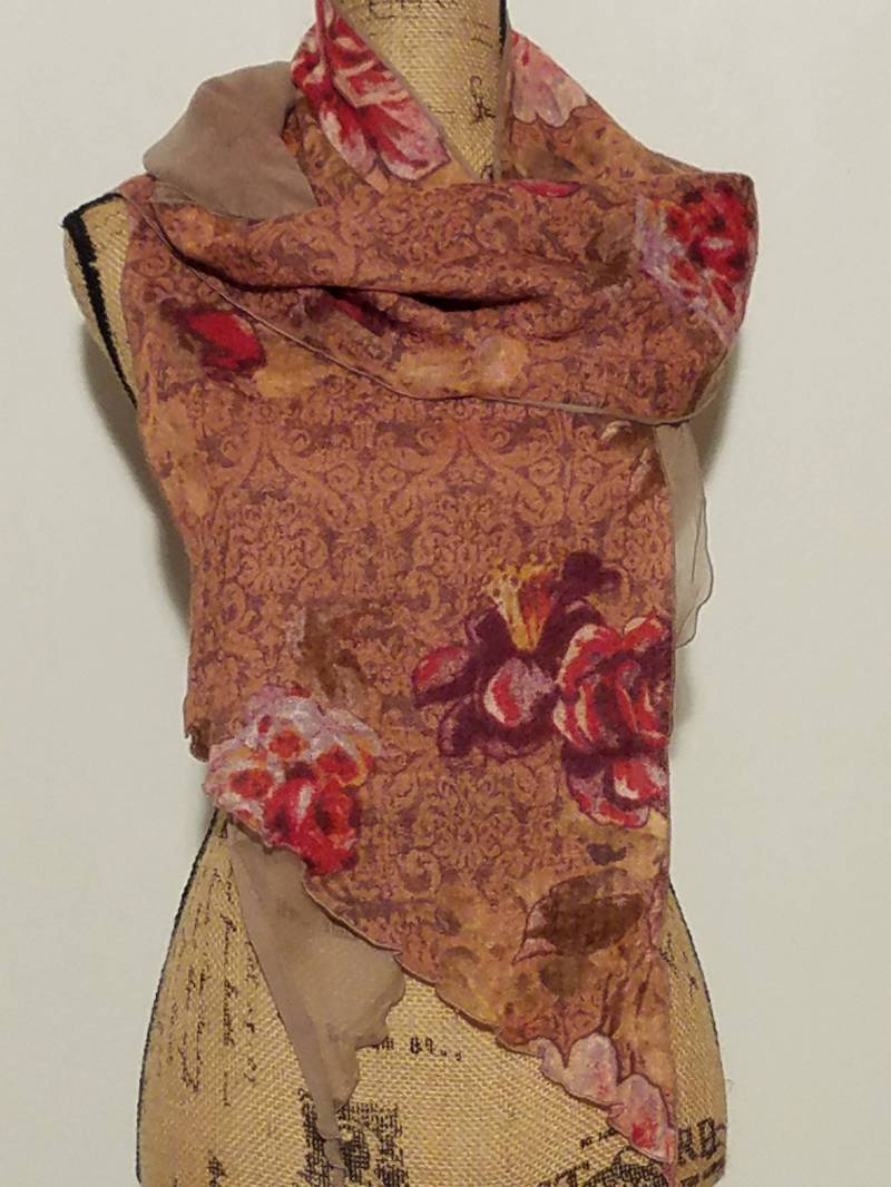 Zweilagig Geblümte Wolle Schultertuch Oder Schal Zweilagig Geblümte Wolle Schultertuch Oder Schal von AllScarvedUp