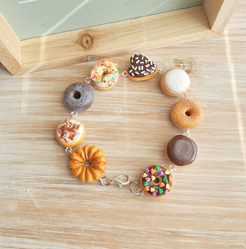 Donut Bettelarmband Handgemachter Schmuck Fimo Handgemachte Geschenke von AllSoCharming