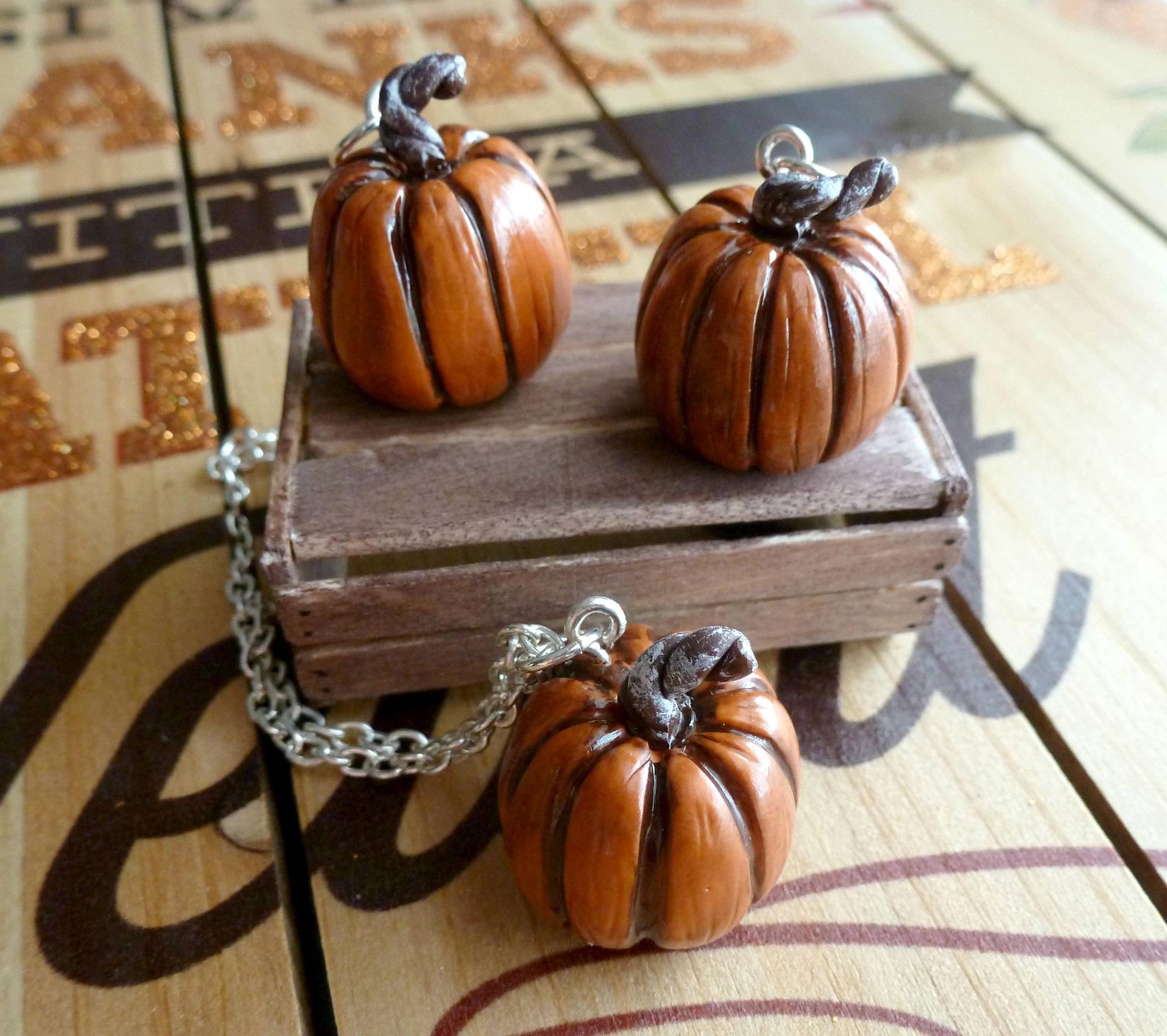 Handgemachte Kürbis Kette/Herbstschmuck Handgemachte Kürbis Kette/Herbstschmuck von AllSoCharming