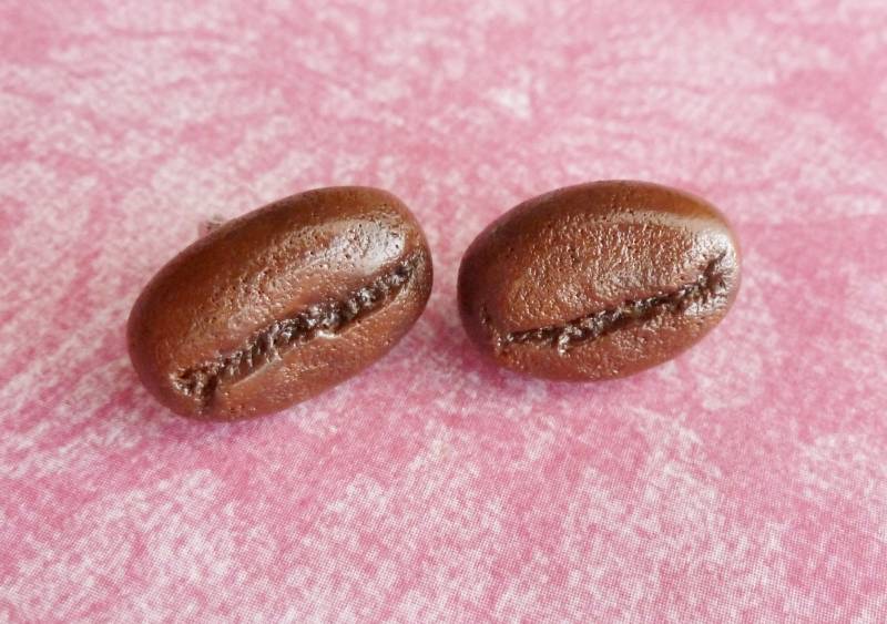 Ohrstecker Miniatur Kaffeebohne Handgemachte Schmuck Aus Polymer Clay Ohrstecker Miniatur Kaffeebohne Handgemachte Schmuck Aus Polymer Clay von AllSoCharming