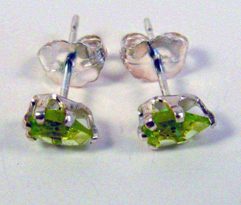 3x5mm B Qualität, Peridot Sterling Silber Ohrstecker, August Geburtsstein, Geburtsstein Schmuck, Geschenke Für Frauen, Weihnachtsgeschenk von AllThatJazzJewelryCG