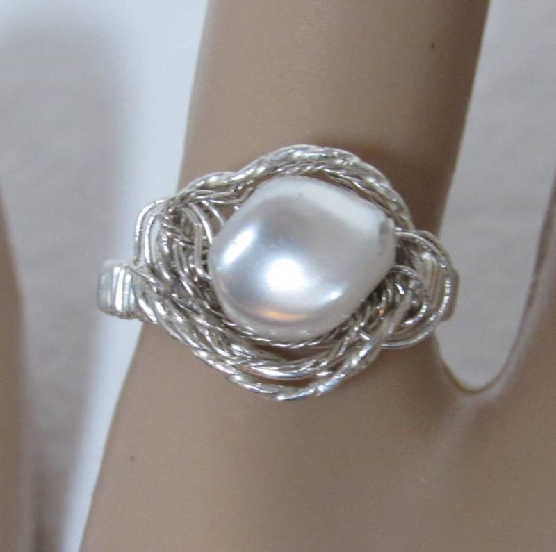 Weiße Perle, Lila Sterling Silber Ring, Swarovski Glasperle, Perlenschmuck, Perlenring, Geburtsstein Schmuck, Ring von AllThatJazzJewelryCG