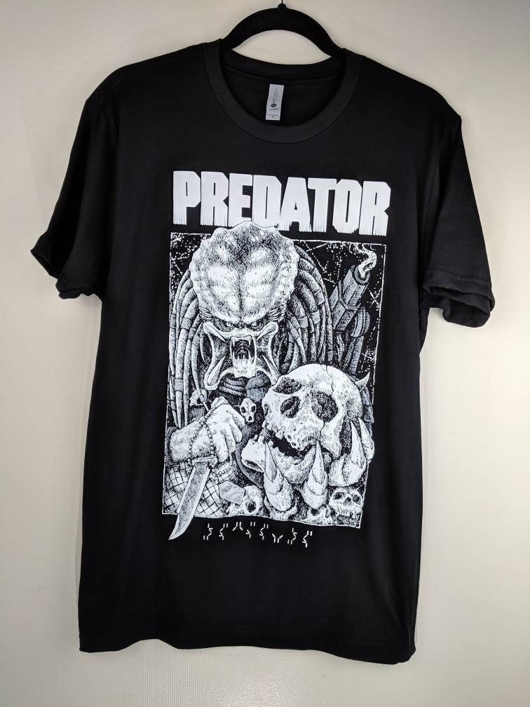 Predator | B&w T-Shirt Predator | B&w T-Shirt von AllThingsAwesomeInc
