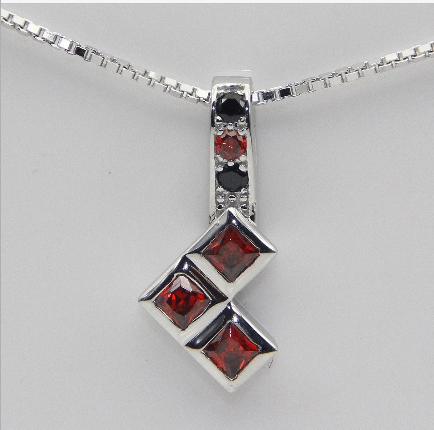 Rubin Und Diamant Halskette Hochzeit Schmuck Verlobungsring Comic-Buch von AllThingsGeekChic