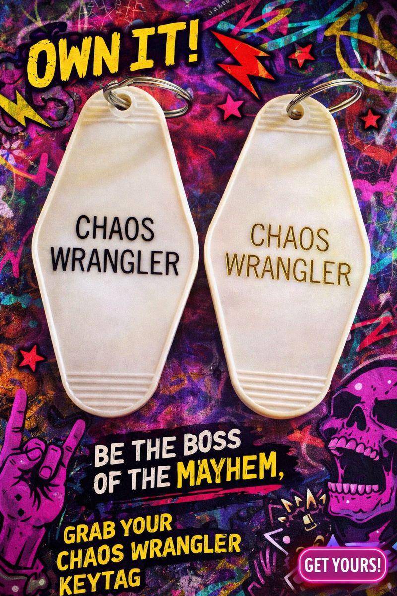 Chaos Wrangler Schlüsselanhänger | In Schwarz Mit Goldener Prägung von AllThingsHipAndCool