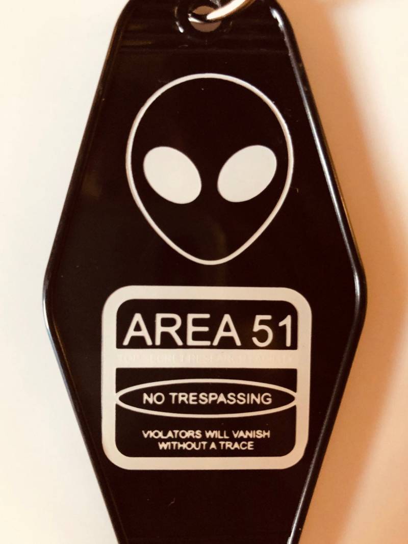 Ufo Inspirierter Area 51 Schlüsselanhänger von AllThingsHipAndCool