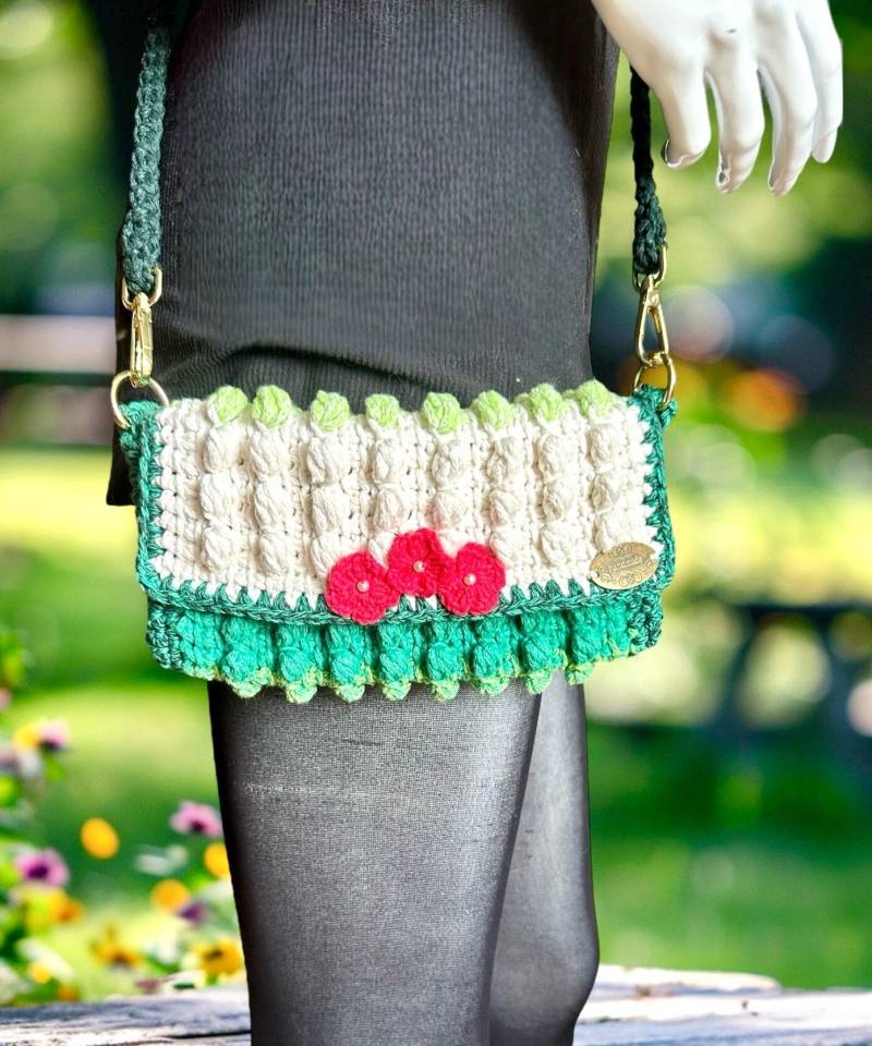 Kleine Crossbody Clutch Häkeltasche Umhängetasche Handtasche Trachtentasche Gehäkelt Für Sommer Dirndlkleid; Andere Farben Auf Nachfrage von AllaDonnaKnitting