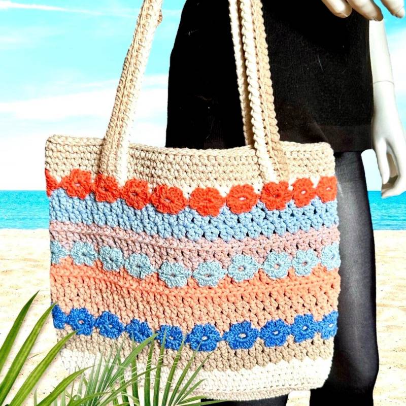 Shopper Häkeltasche Mit Blumen Umhängetasche Strandtasche Gehäkelt Aus Baumwolle Sommertasche Damentasche von AllaDonnaKnitting
