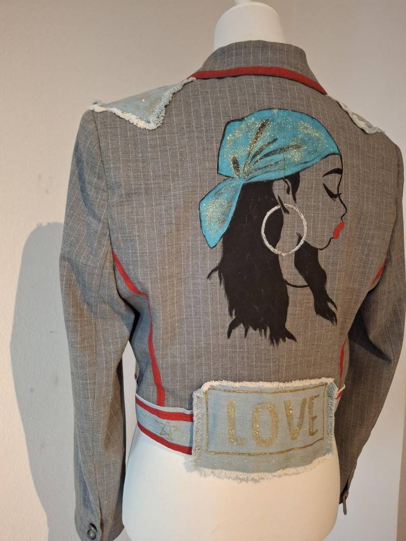 Cropped Street Art Blazer By Alla Kovtun | Hand-Painted "Love" Jacket Unique Denim Patch Couture Urban Collector's Piece von AllaKovtun
