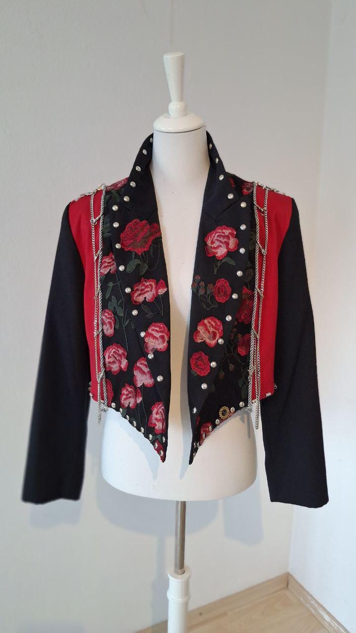 Gothic Rose Cropped Blazer - Black & Red Jacket With Floral Lace & Chains | Art Fashion By Alla Kovtun von AllaKovtun