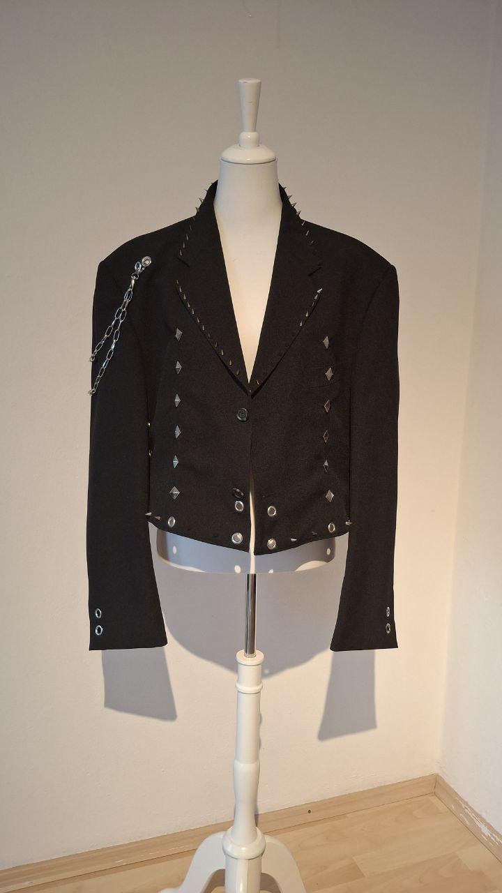 Unisex Black Punk Blazer Cropped Gothic Jacket With Studs & Chain Edgy Stage/Festival Fashion von AllaKovtun