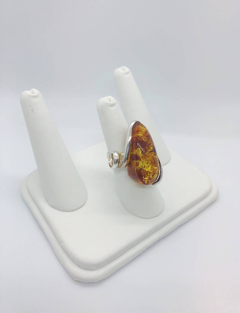 Bernstein Ring Mit Sterling Silber Swirl Detail von AlleghenyDiamondMine