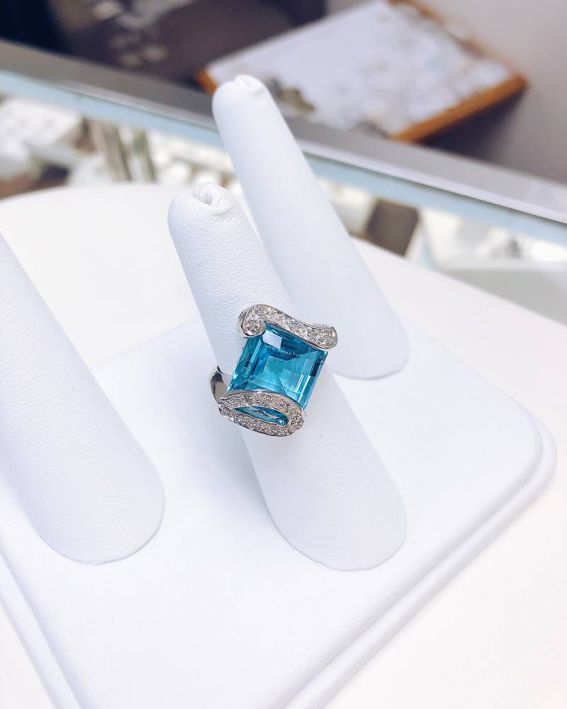 Custom - 14K Damen Blautopas & Diamant Ring Custom - 14K Damen Blautopas & Diamant Ring von AlleghenyDiamondMine
