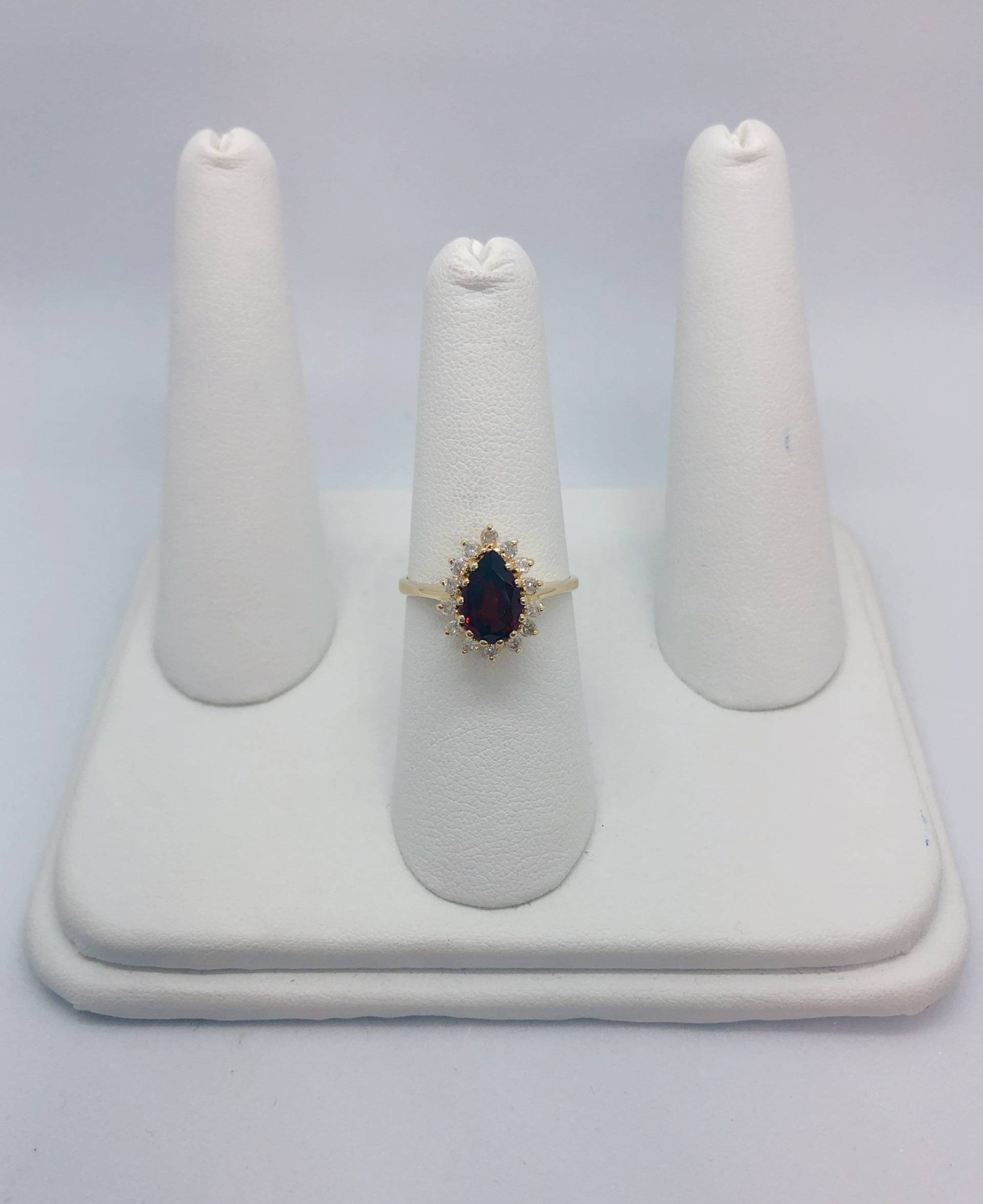 Custom 14Kt-Yg Fergie Birnenförmiger Granat & Diamant Halo Ring von AlleghenyDiamondMine