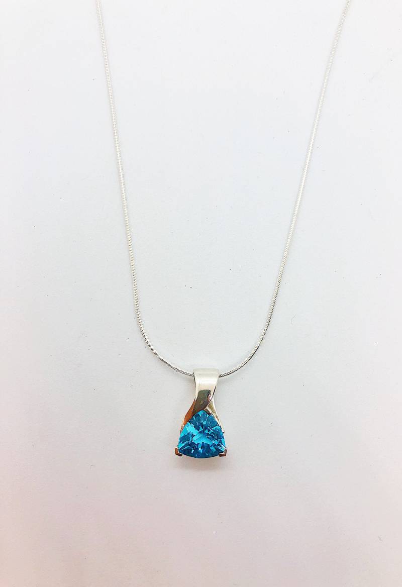 Damen 10mm Trillion Blue Topaz Sterling Silber Kette+Pendent von AlleghenyDiamondMine