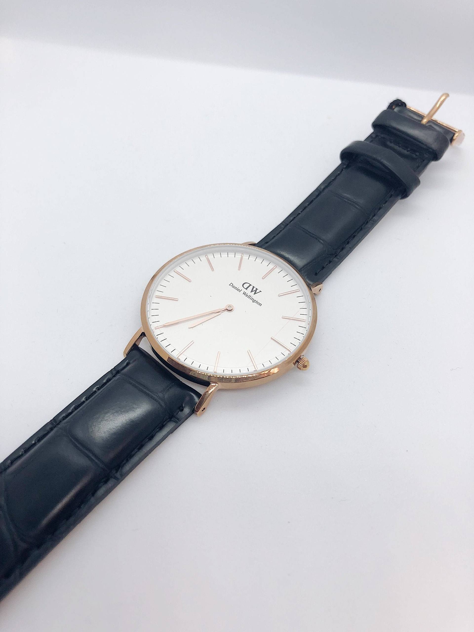Lesende Daniel Wellington G Uhr von AlleghenyDiamondMine