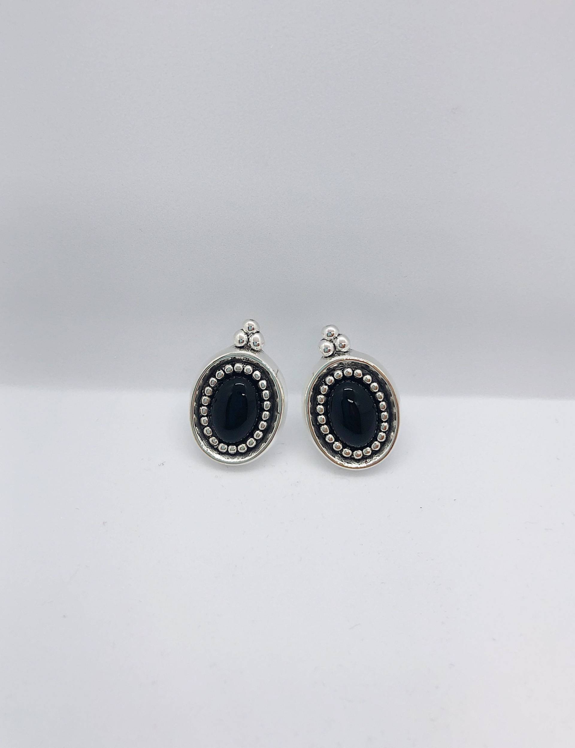 Ovale Onyx Und Sterling Silber Ohrringe Mit Triple Top Detail von AlleghenyDiamondMine