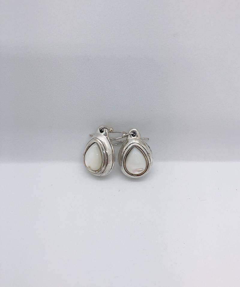 Perlmutt Tropfen Ohrringe Mit Sterling Silber von AlleghenyDiamondMine
