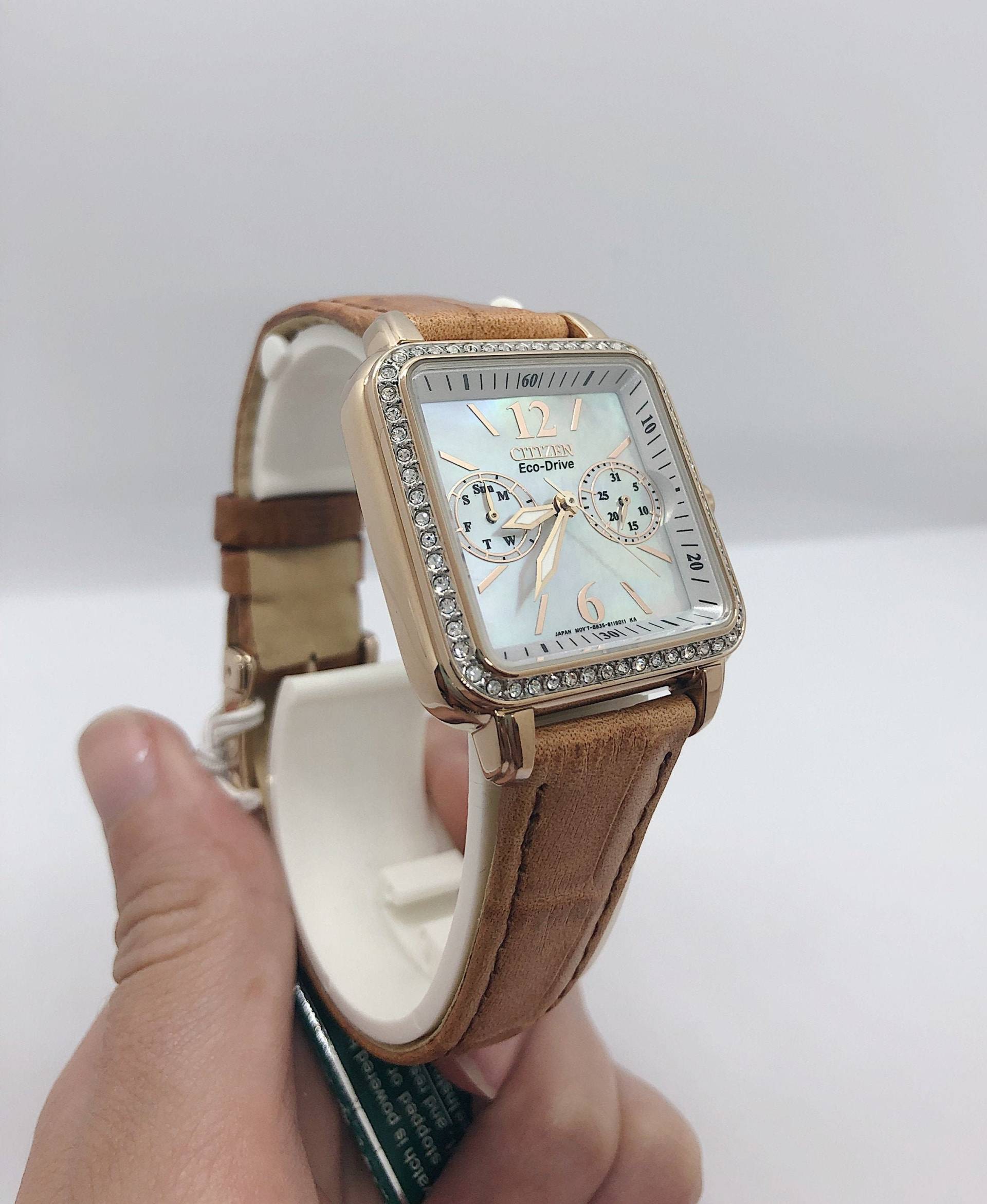 Rechteckige Gesichtswrist-Uhr Mit Bravem Lederband von AlleghenyDiamondMine