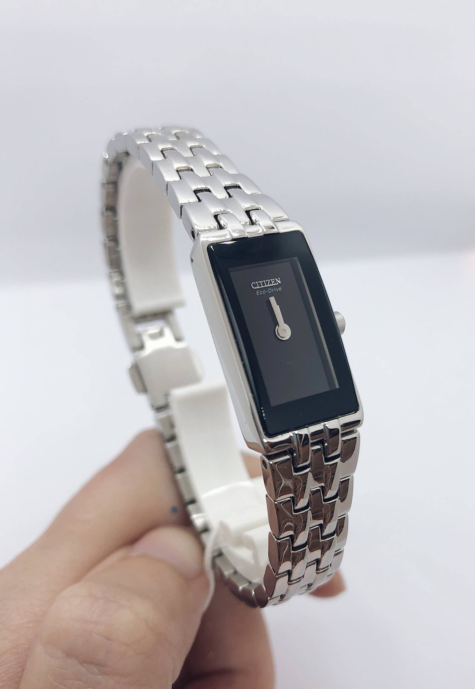 Silberes Rechteck Silhouette Wrist Watch von AlleghenyDiamondMine