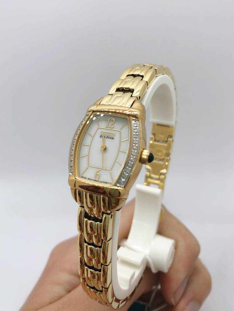 Silhouette Diamond Watch Mit Gold Band von AlleghenyDiamondMine