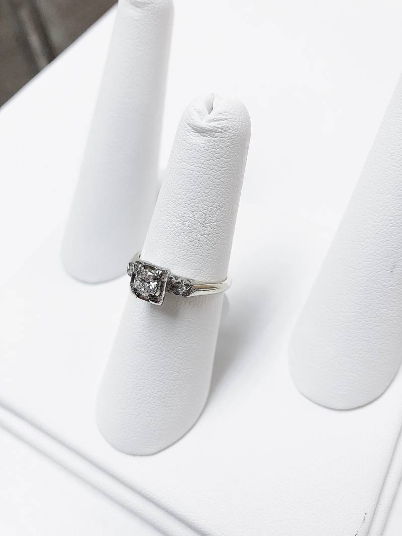 Vintage - Runder Diamant Verlobungsring Für Frauen Vintage - Runder Diamant Verlobungsring Für Frauen von AlleghenyDiamondMine