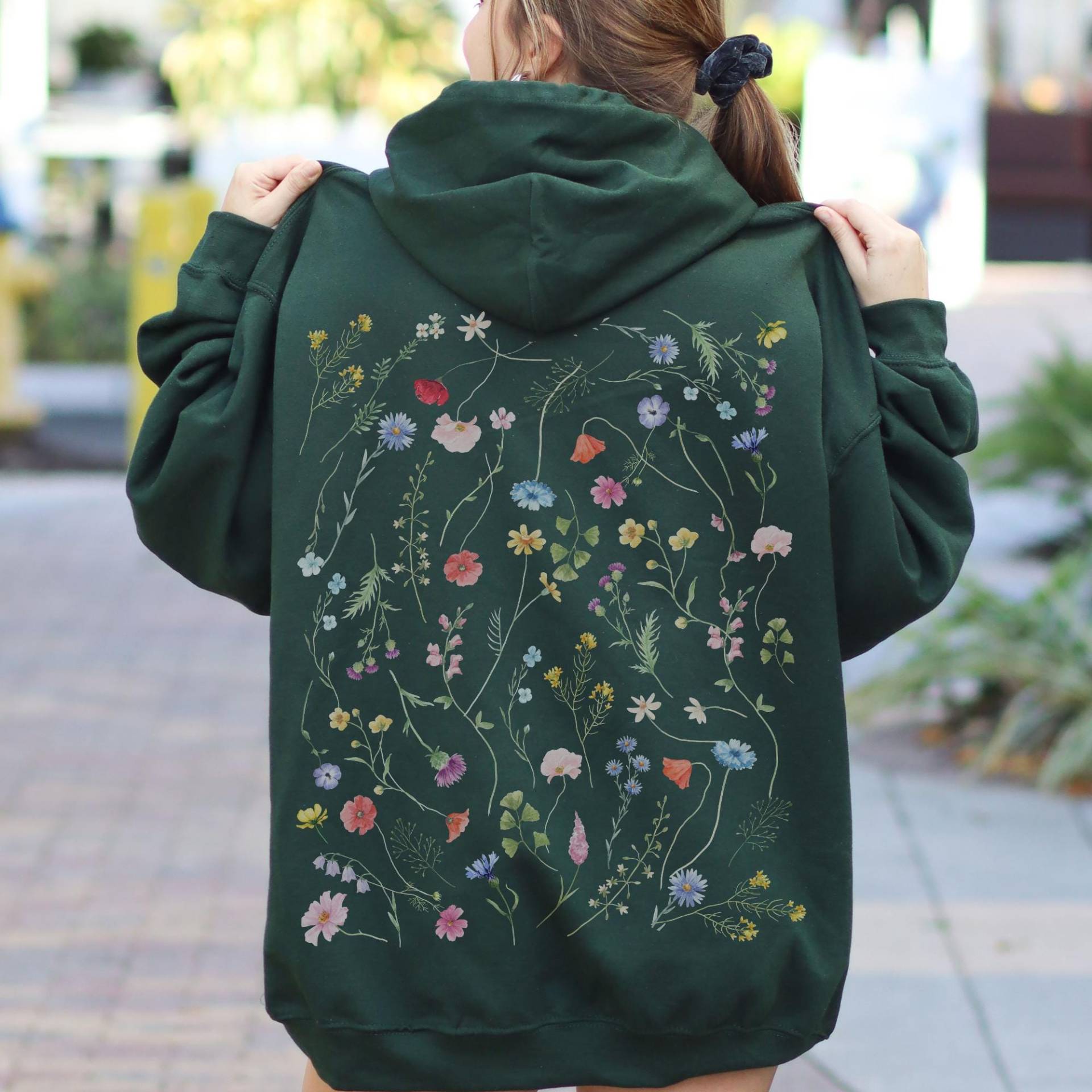 Floral Back Design Hoodie Meadow Cottagecore Stil Floral Back Design Hoodie Meadow Cottagecore Stil von AllfromMery