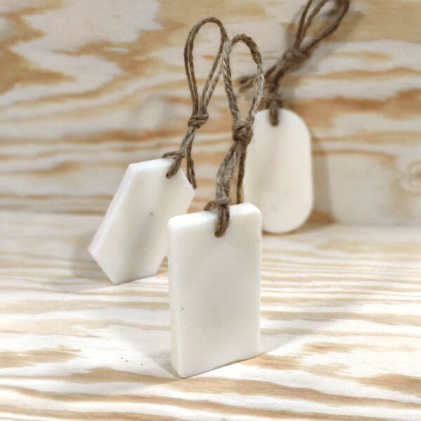 Allgäuer Kerzen Allgäuer Duftanhänger mit ätherischen Ölen handgemacht Allgäuer Kerzen Allgäuer Duftanhänger mit ätherischen Ölen handgemacht von Allgäuer Kerzen