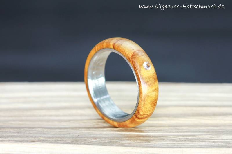 Ringe Ring Olivenholz Mit Stein Aus Holz Holzring Ehering Verlobungsring Freundschaftsring Handgefertigter Naturschmuck von AllgaeuerHolzschmuck