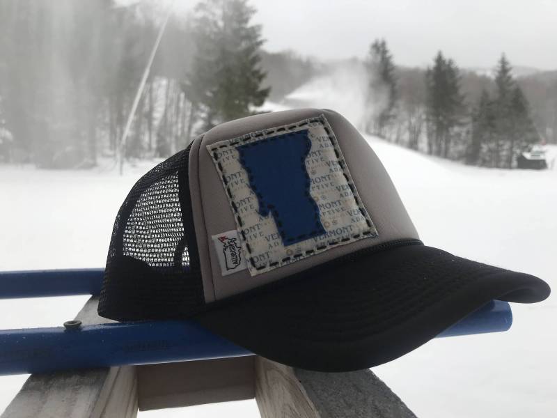 Vermont Adaptiv Alliecaps Trucker Hut von AllieCapsCo