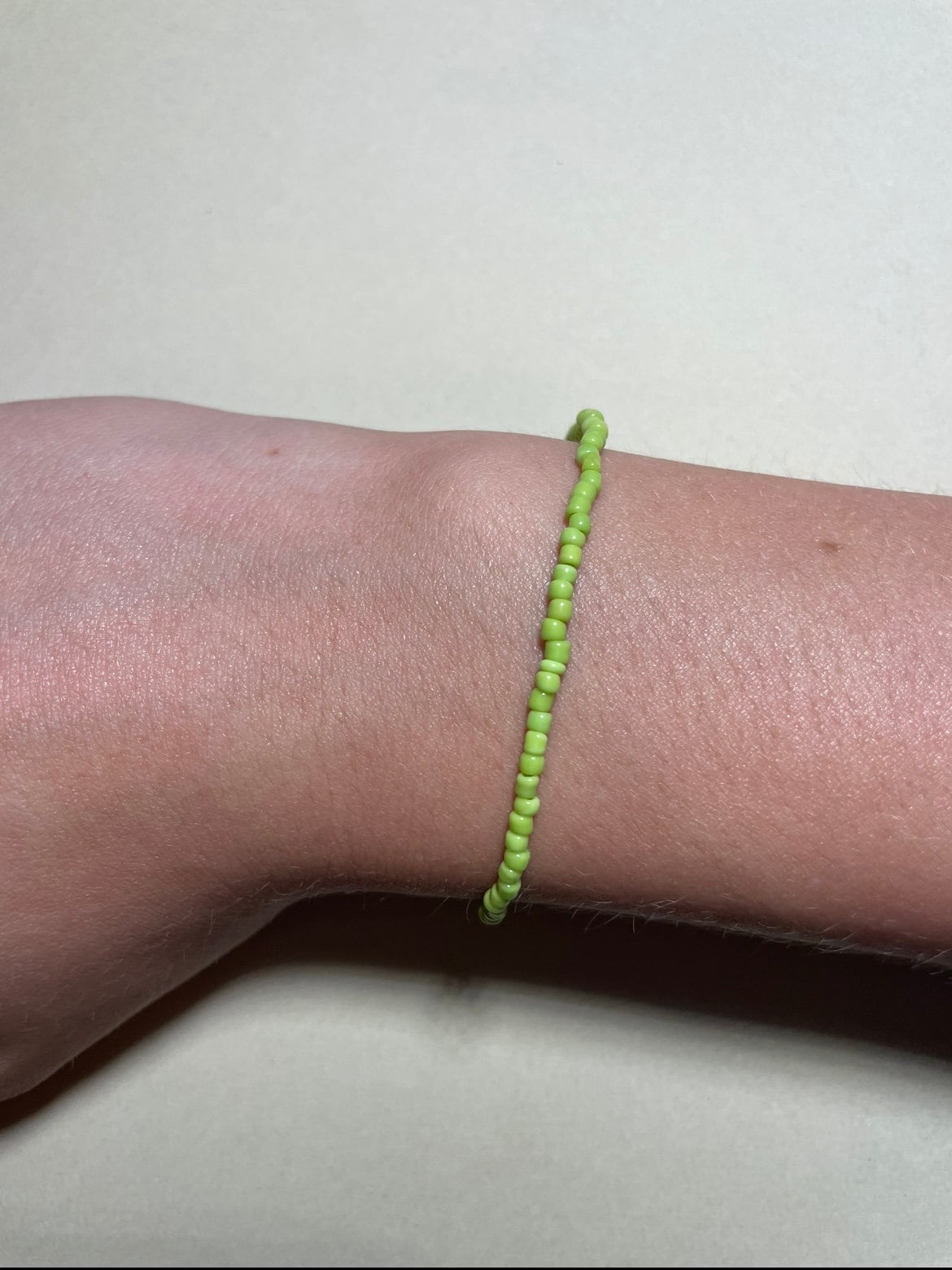 Schlichtes Hellgrünes Saatperlen Armband Schlichtes Hellgrünes Saatperlen Armband von AlliesBraceletss