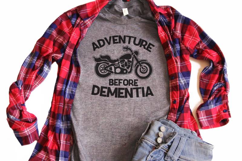 Lustiges Ruhestandsshirt, Ruhestandsgeschenk, Motorrad Shirt, Tshirt, Opa Geschenk, Abenteuer Vor Demenz -Artikel 7042 von AllinThePrint