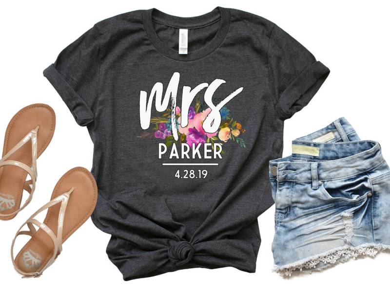 Mrs Shirt, Just Married Hochzeitsdatum, Gerade Verlobt, Verheiratet, Frisch Braut Zu Sein, Neue Frau Shirt - Artikel 6088 von AllinThePrint