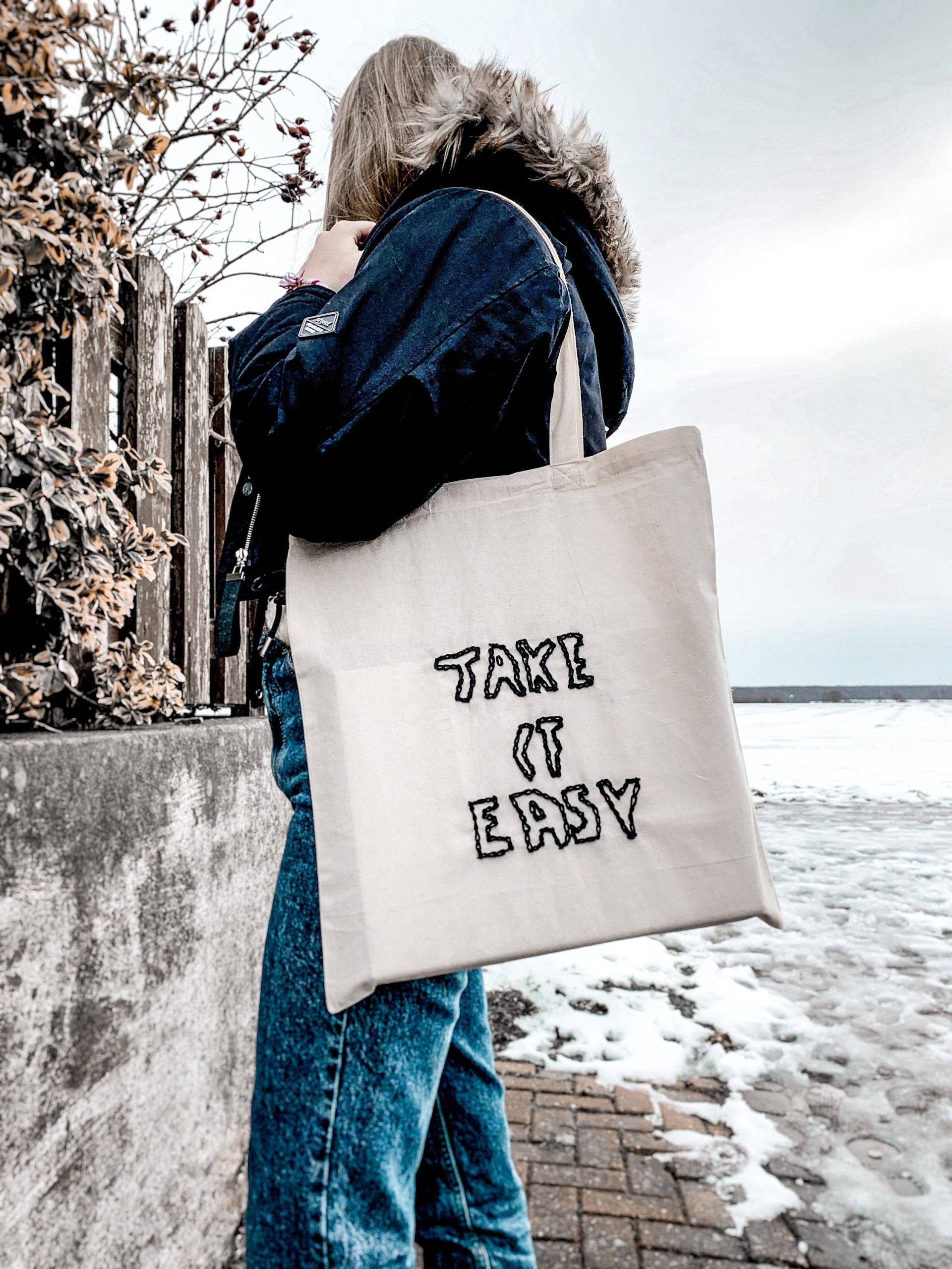 Bestickter Jutebeutel "Take It Easy" von AllisBagsDesign