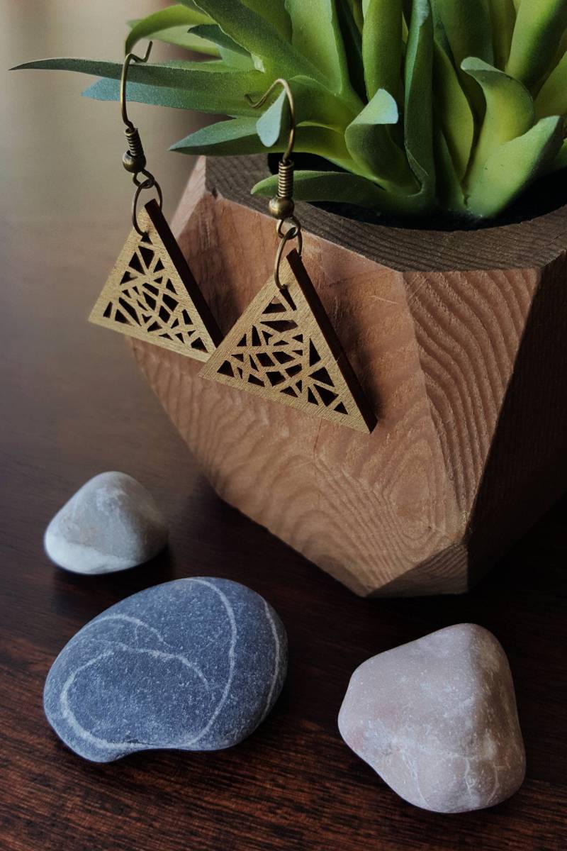 Gold Dreieck Ohrringe, Holz Art Deco Holzohrringe, Schmuck Gold Dreieck Ohrringe, Holz Art Deco Holzohrringe, Schmuck von AllisonDoyleDesign