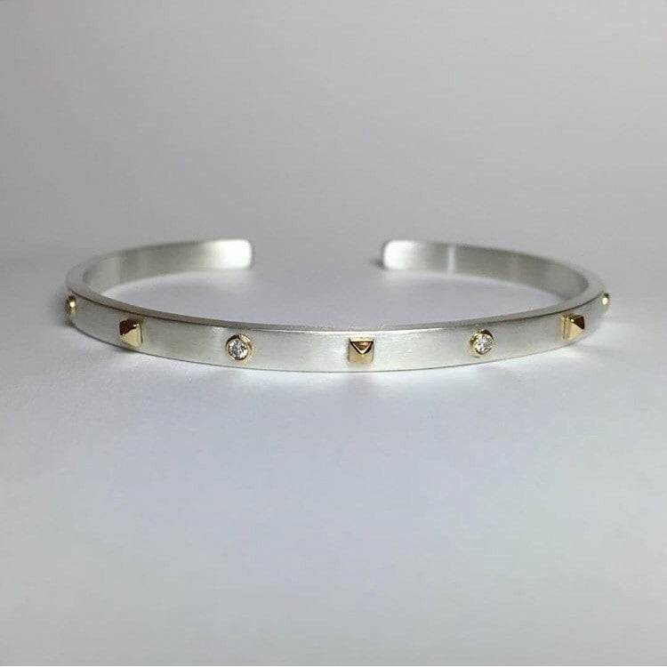 Diamant Ohrstecker Pyramide Manschettenarmband von AllisonHallJewelry