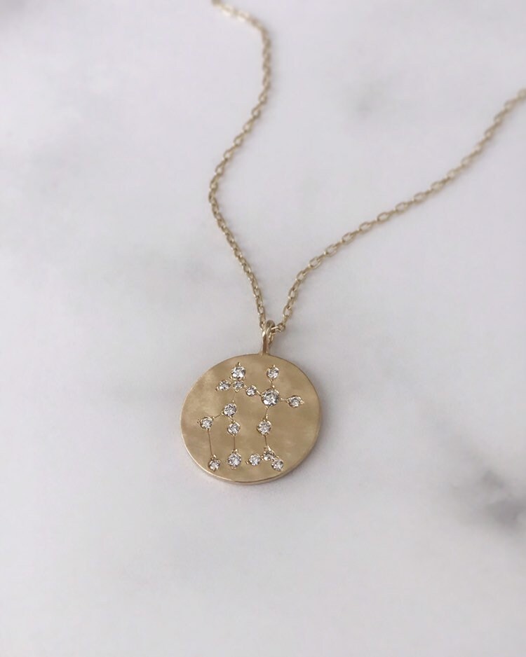 Mittelgroßer Sternzeichen Anhänger von AllisonHallJewelry