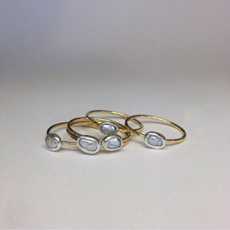 Perlen Stapelringe | Einzeln von AllisonHallJewelry