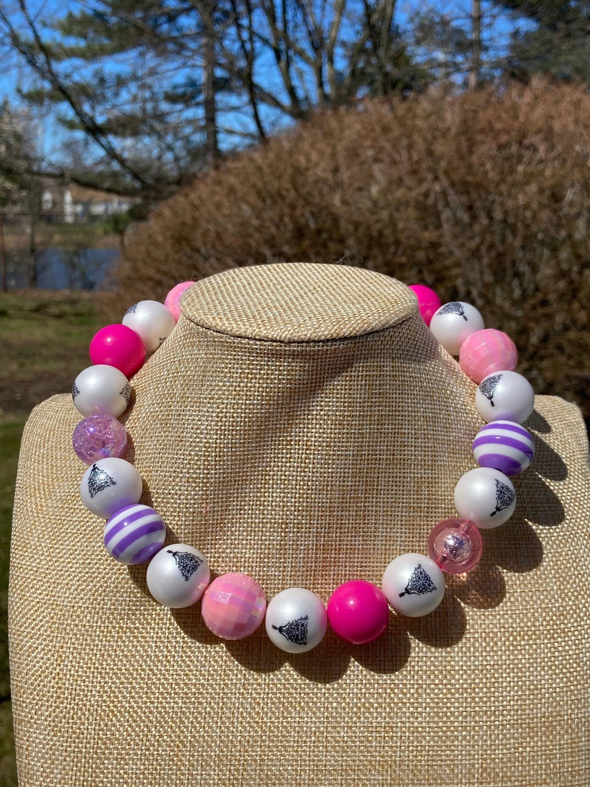 Kinder Bubble Gum Chunky Halskette/Prinzessin Rosa Und Lila Perlen Streifen Hot Pink Soft Disco Bead Foiled Kinder Bubble Gum Chunky Halskette/Prinzessin Rosa Und Lila Perlen Streifen Hot Pink Soft Disco Bead Foiled von AllisonsJewels