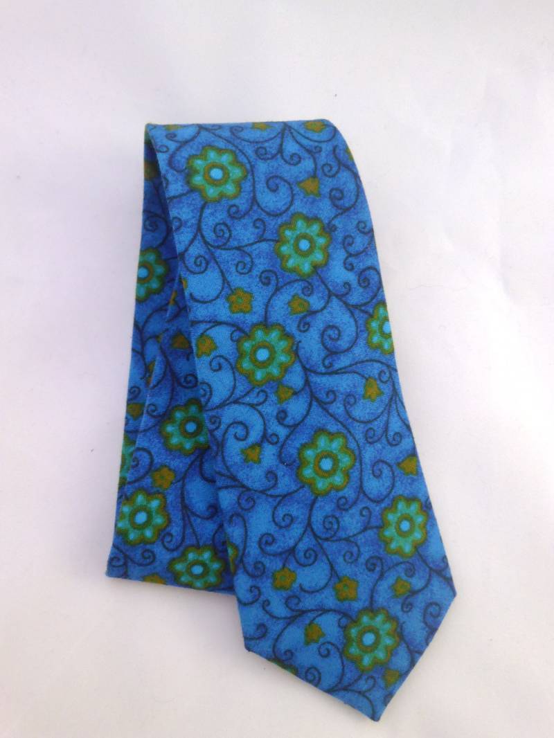 Jungen Blaue Blumen Krawatten von Allstitchedupuk
