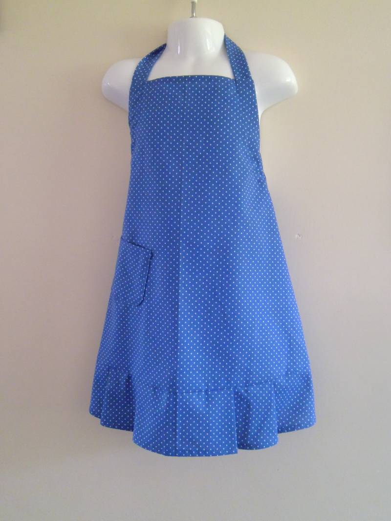 Mädchen Blaue Polka Dot Schürze Mädchen Blaue Polka Dot Schürze von Allstitchedupuk