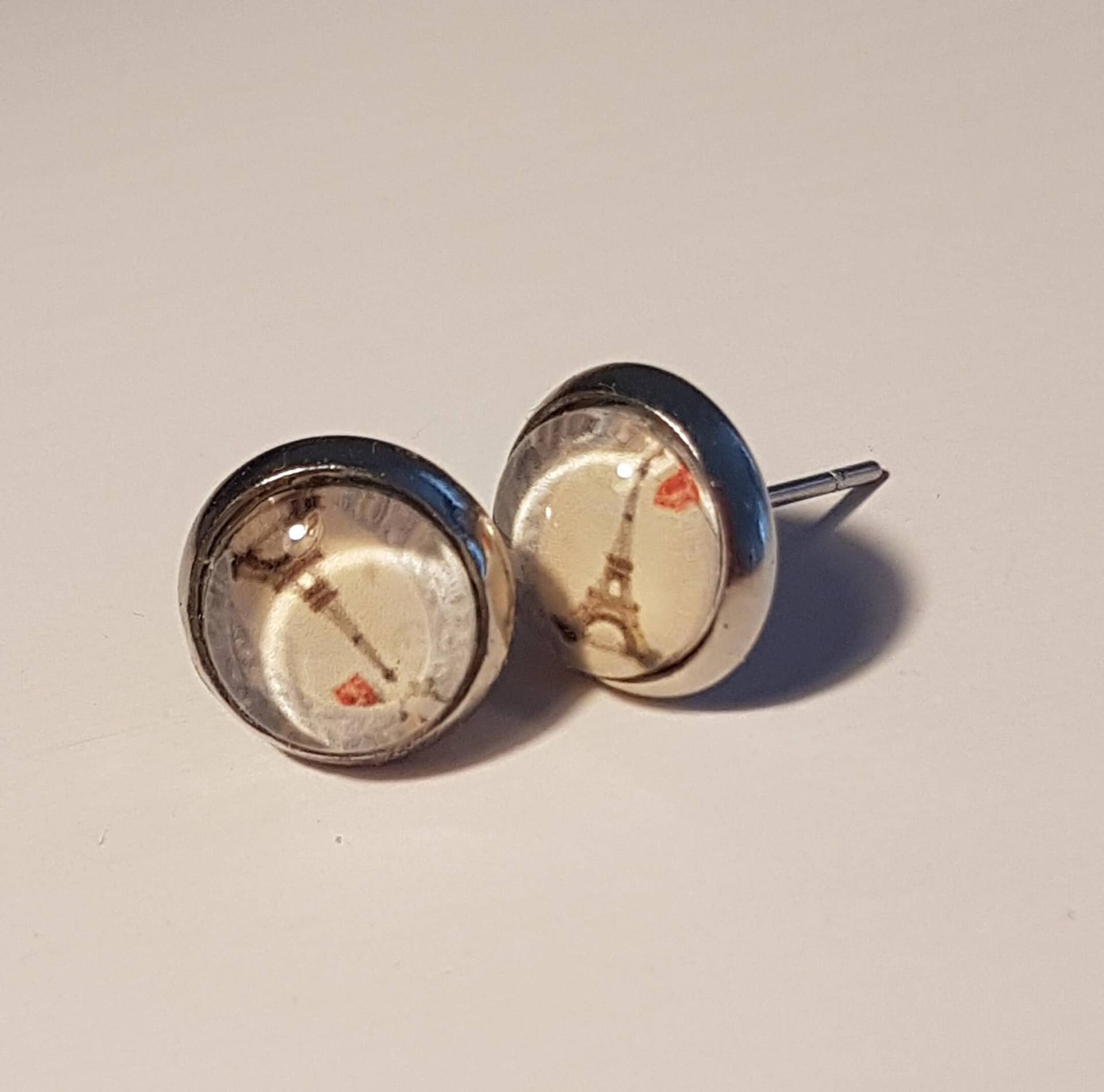 Ohrstecker "Paris", Mit Cabochon 8 Mm Durchmesser, in 4 Variationen, Cabochons-Ohrstecker, Silbern, Eifelturm Ohrstecker "Paris", Mit Cabochon 8 Mm Durchmesser, in 4 Variationen, Cabochons-Ohrstecker, Silbern, Eifelturm von Alltagslieblinge
