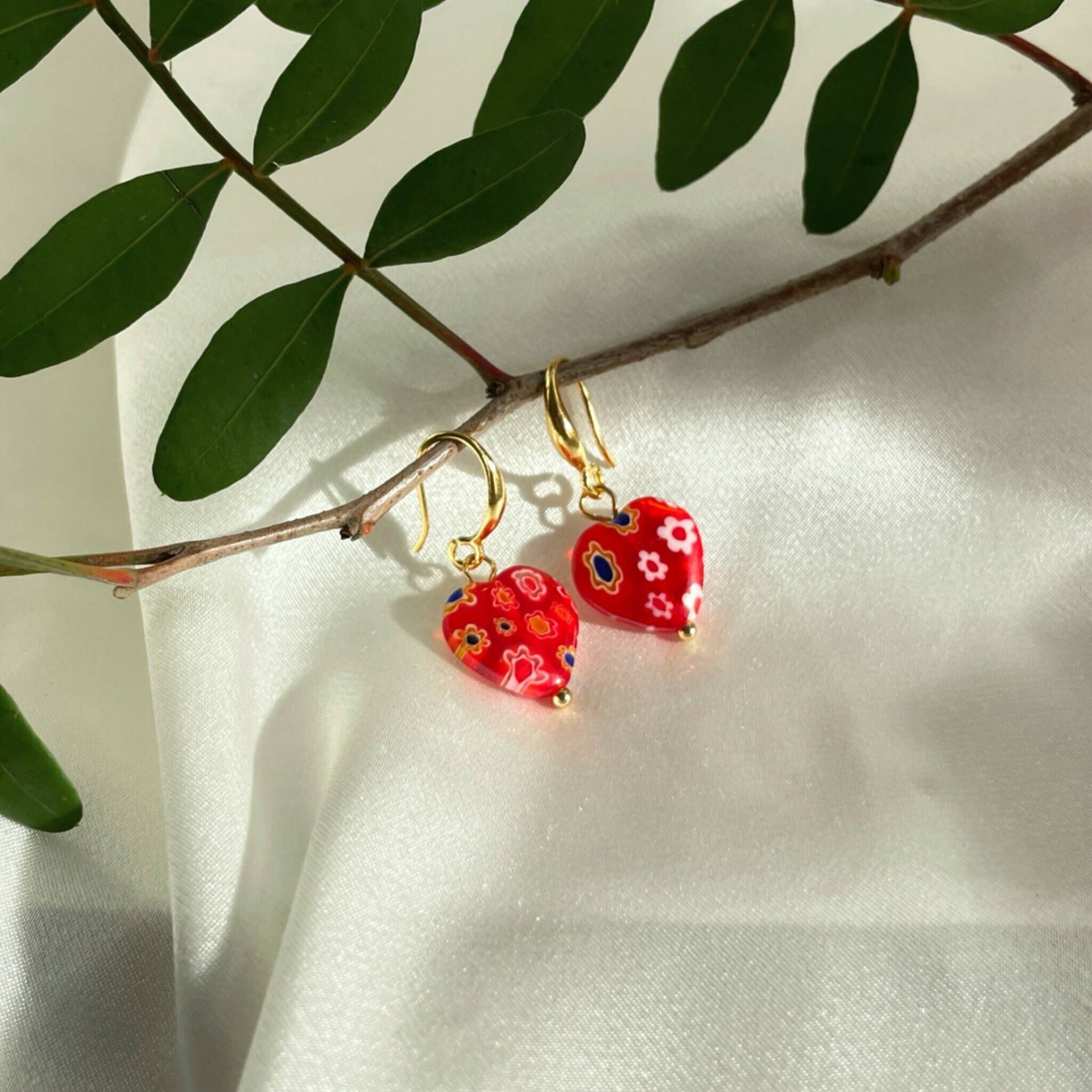 Charm Pinterest Ohrringe Sirt, Vergoldet, Mit Herz Anhänger Aus Acryl Charm Pinterest Ohrringe Sirt, Vergoldet, Mit Herz Anhänger Aus Acryl von Allthosepearls