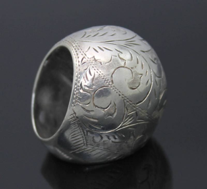 Geschenk-Idee Siam Vintage Geätztes Florales Design Texturiert Massiv Sterling Silber Große Gewölbte Ringgröße 7, 75 von AllureUnited
